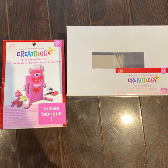 ✨8/$10. NWT. Valentine mail box kit with mailbox. - Picture 1 of 5